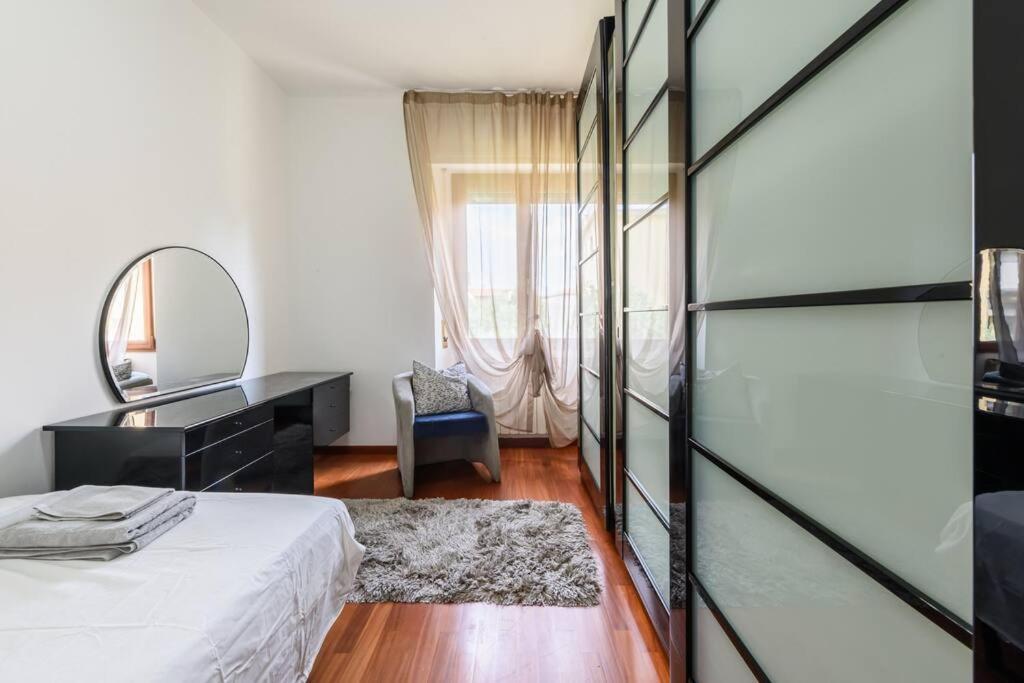 Parking & Wifi City Walls Apartment Пістоя Екстер'єр фото