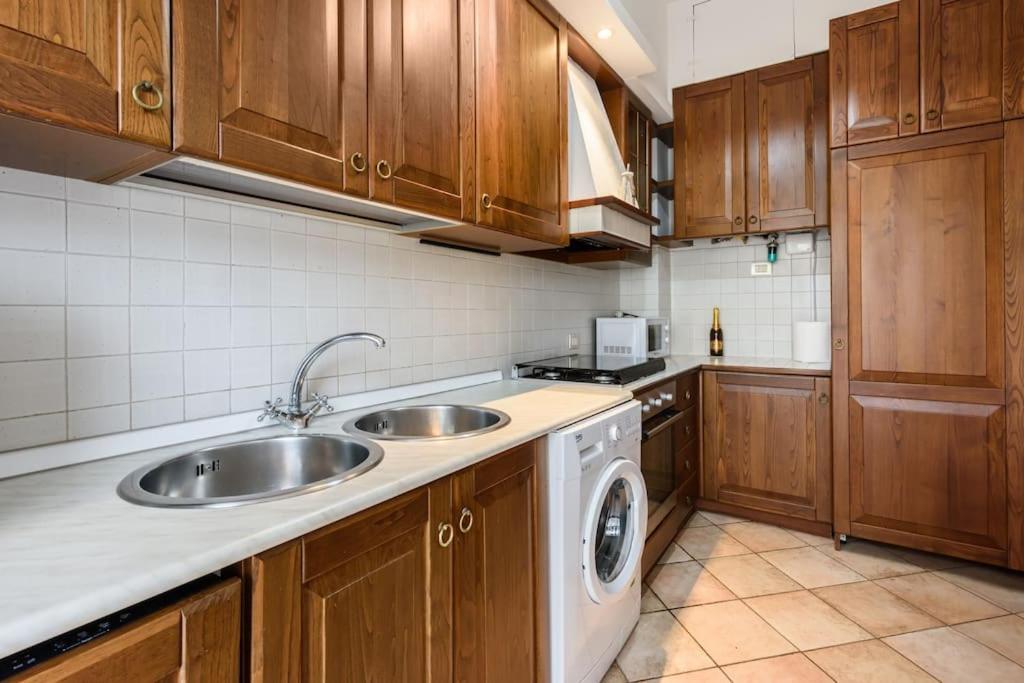 Parking & Wifi City Walls Apartment Пістоя Екстер'єр фото
